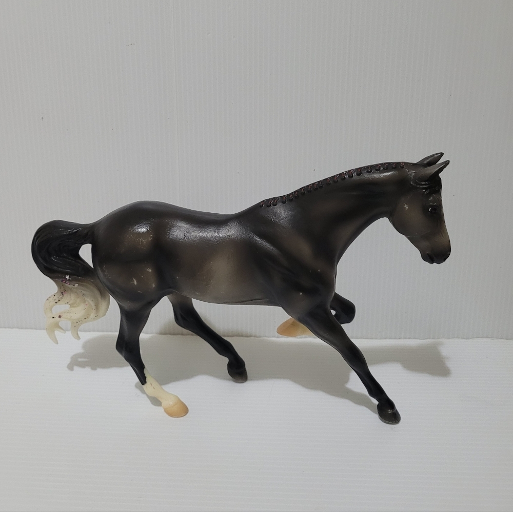 Breyer Peppermint Kiss 2015 #700118 Holiday Christmas Horse 8" X 12".